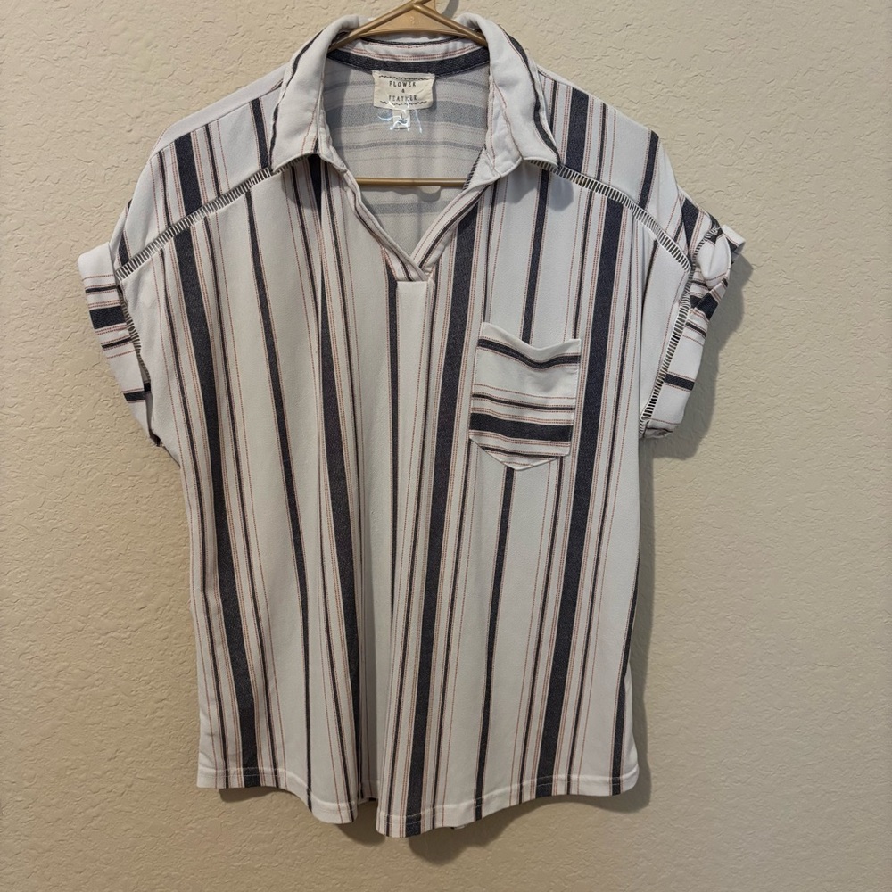 Flower & Feather Women’s Shortsleeved Striped Blouse, Size L